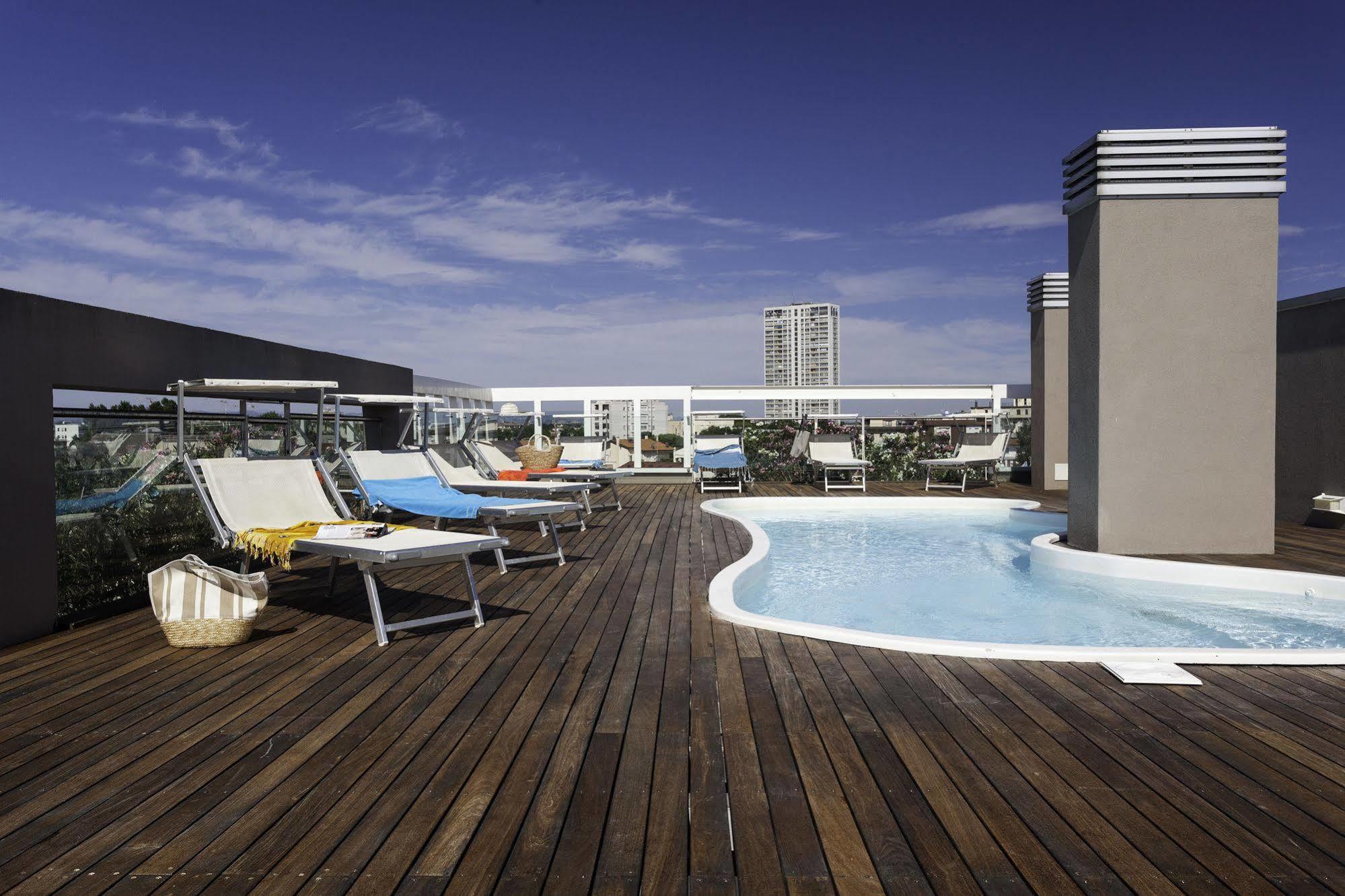 Residence Delfina Rimini Exterior foto